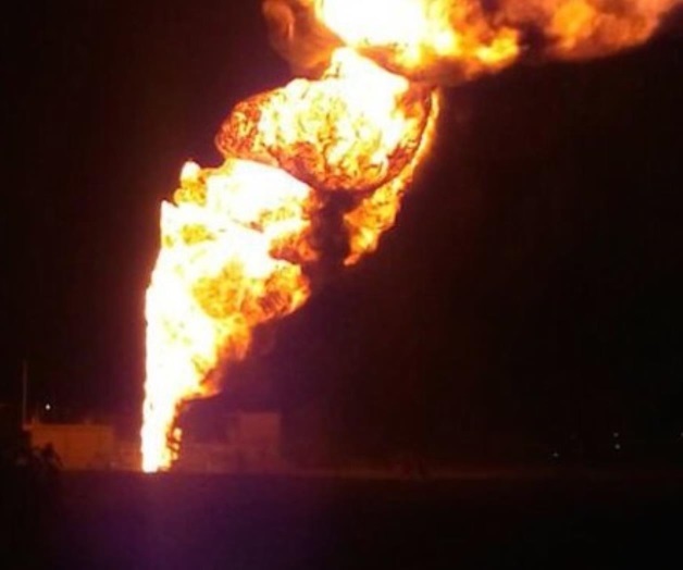 Se incendia toma clandestina en Puebla. Aún no lo logran controlar