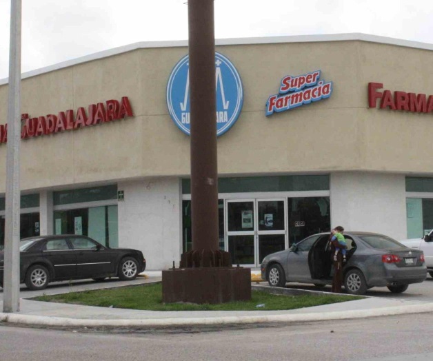 Asaltan armados en una farmacia. Obtienen botín de 37 mil pesos