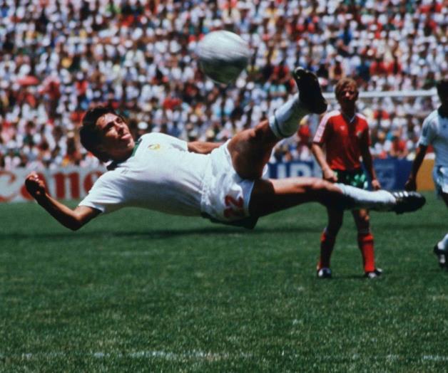 Pide Manuel Negrete ayuda para encontrar su playera robada en 1986 Pide Manuel Negrete ayuda para encontrar su playera robada en 1986