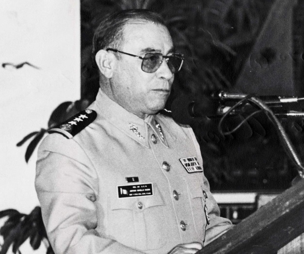 Rinden homenaje al fallecido General Antonio Riviello Bazán