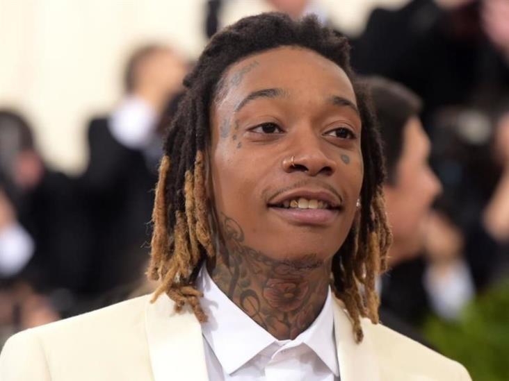 Lleva Wiz Khalifa flores a tumba de Pablo Escobar Lleva Wiz Khalifa flores a tumba de Pablo Escobar