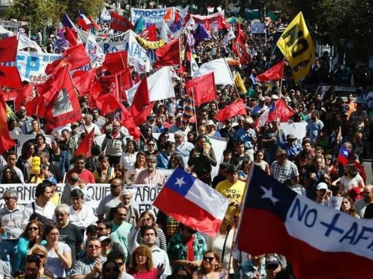 Protestan en Chile por sistema de pensiones Protestan en Chile por sistema de pensiones
