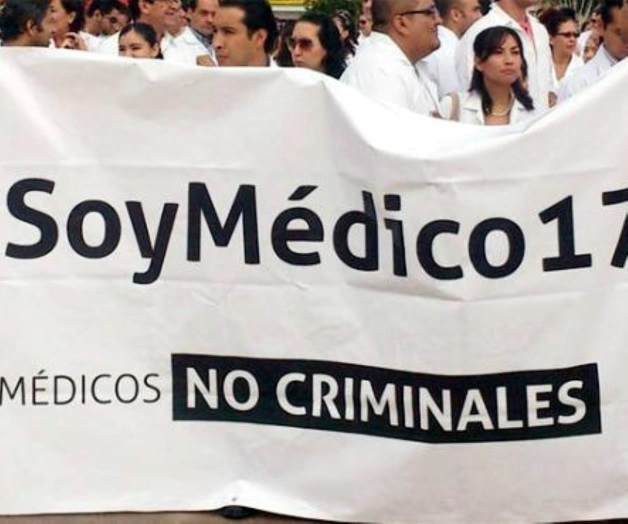 Acusan residentes retraso en el pago de sus becas