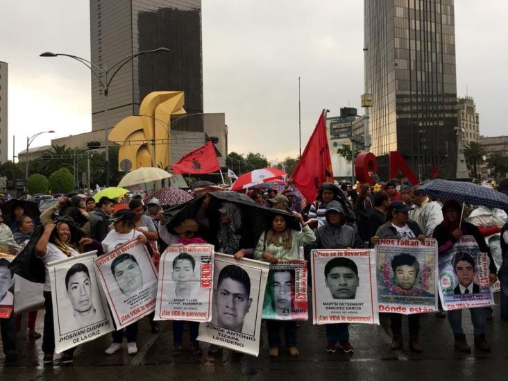 Marchan por 43 de Ayotzinapa Marchan por 43 de Ayotzinapa