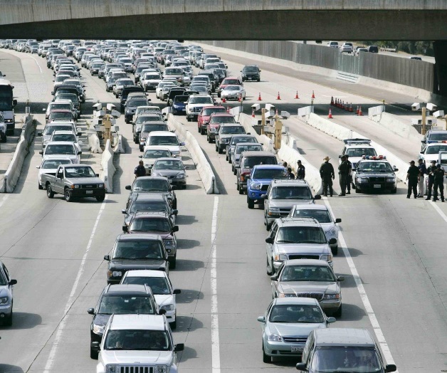 Demandan por la revisión de celulares en fronteras