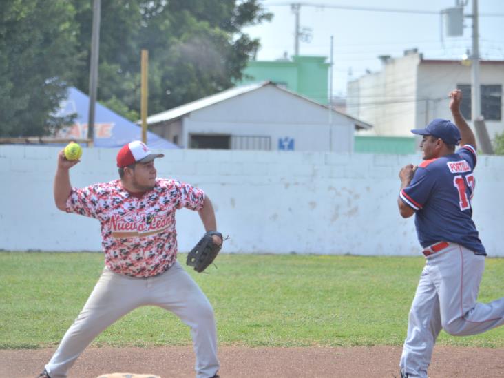 DOMINA A SUS CONTRINCANTES. Benito Reyes para en seco a sus rivales DOMINA A SUS CONTRINCANTES. Benito Reyes para en seco a sus rivales