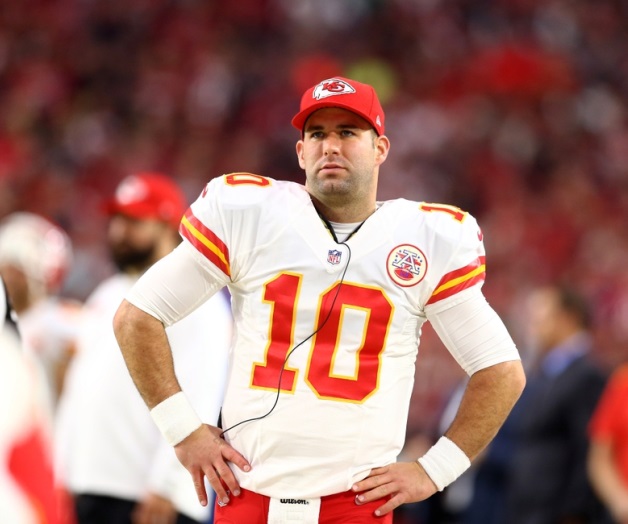 Firma Santos a Chase Daniel