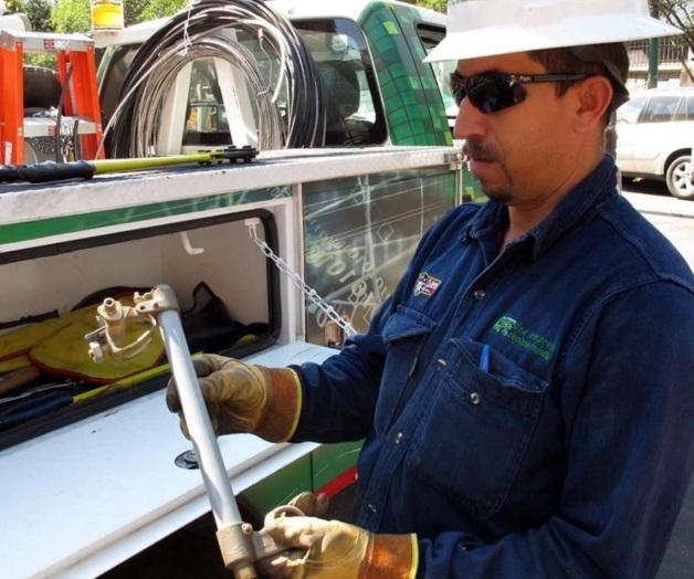 Bajarán tarifa de luz a industrias y hogares de alto consumo