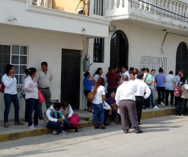 Piden con plantón destitución de jefe de la Jurisdicción Sanitaria XII