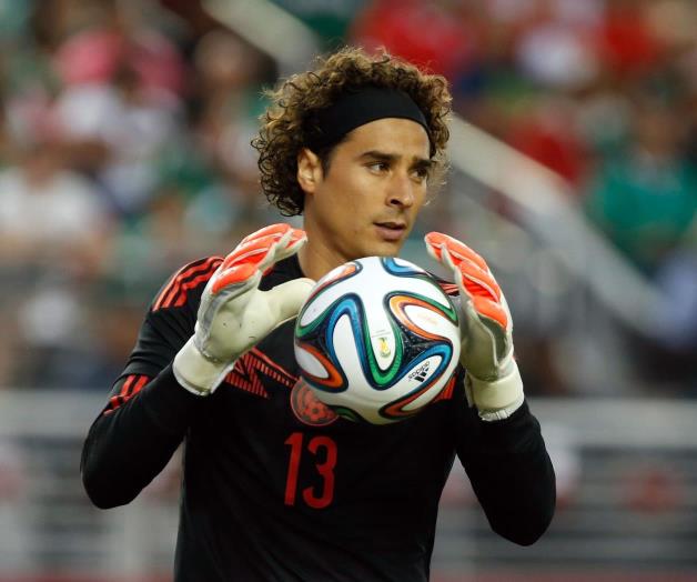 Memo Ochoa y su doble cara