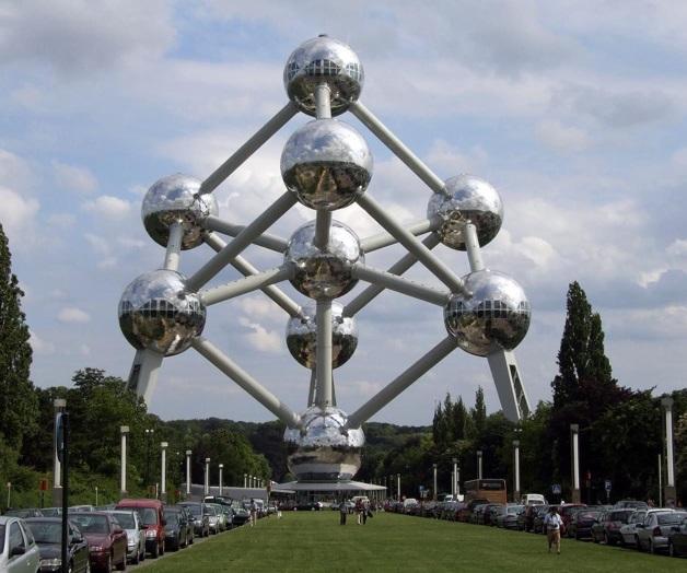 El monumento más popular de Bélgica es el edificio en forma de átomo gigante El monumento más popular de Bélgica es el edificio en forma de átomo gigante