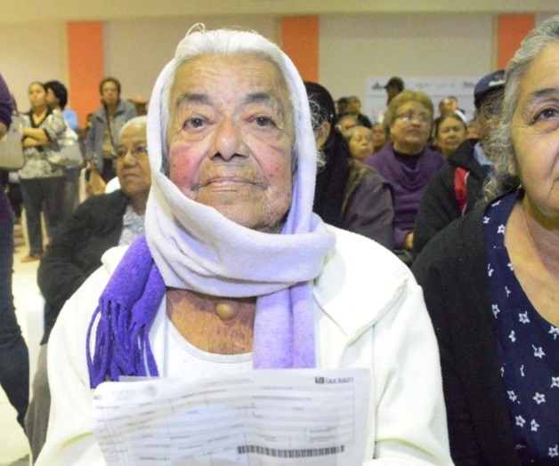 Pagan a adultos mayores en Telégrafos Pagan a adultos mayores en Telégrafos