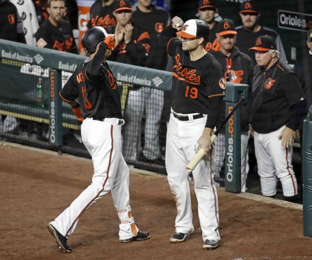 Blanquean Orioles a Medias Rojas