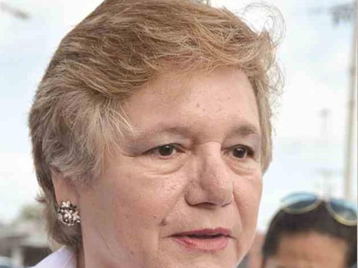 Cae diputada al correr en pasillos del Congreso Cae diputada al correr en pasillos del Congreso