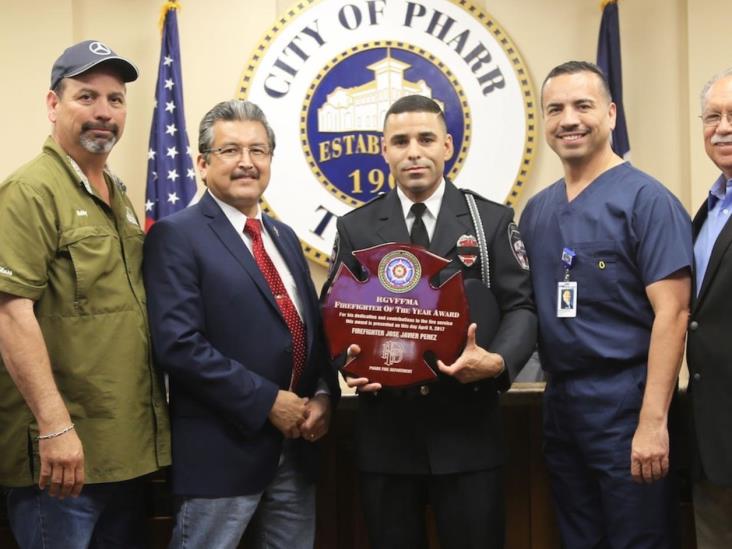 Reconocen a Bombero del año, es de Pharr, Tx. Reconocen a Bombero del año, es de Pharr, Tx.
