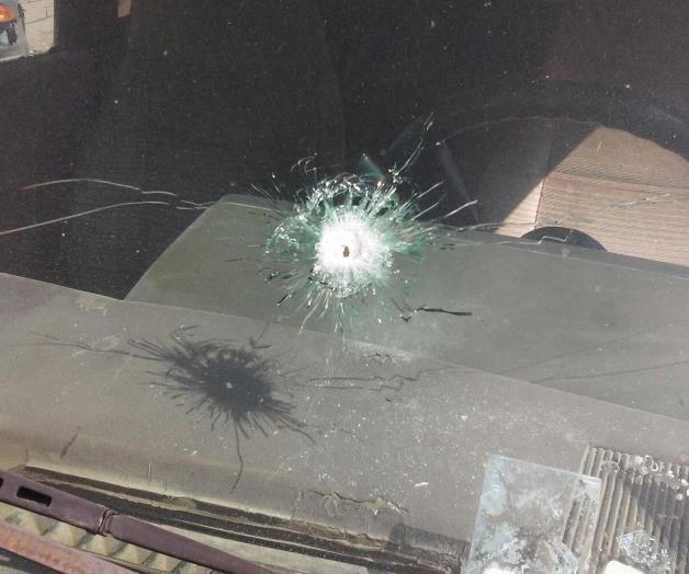 Reaccionan Marinos por explosión de carburador y hieren a conductor