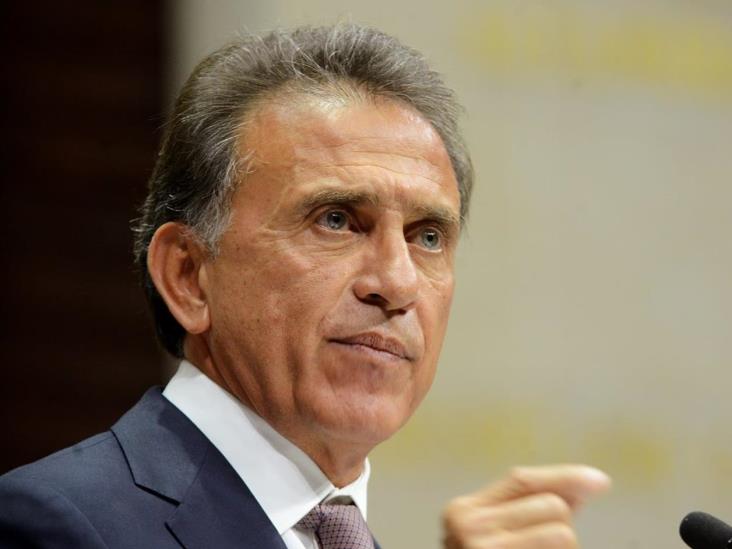 Miguel Yunes revela un prestanombres de Duarte Miguel Yunes revela un prestanombres de Duarte