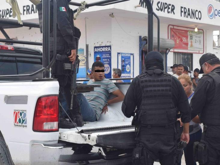 Vecinos a punto de linchar a asaltante. Despoja de dinero a ama de casa Vecinos a punto de linchar a asaltante. Despoja de dinero a ama de casa