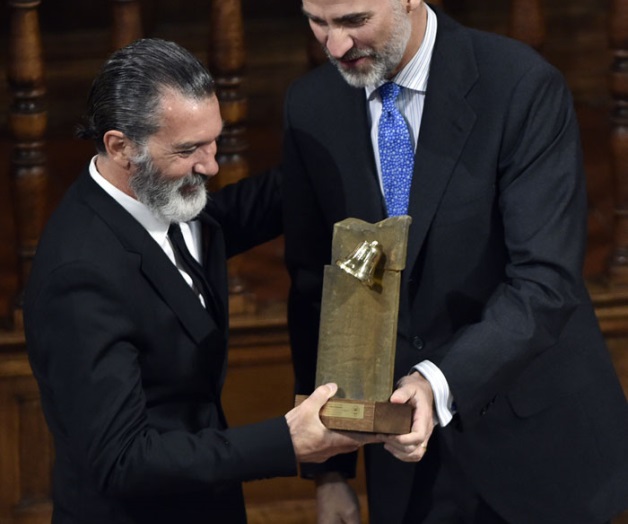 Recibe premio Camino Real