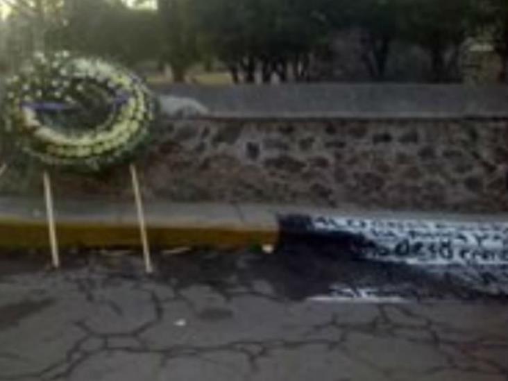Aparece manta con amenazas contra AMLO en Edomex Aparece manta con amenazas contra AMLO en Edomex