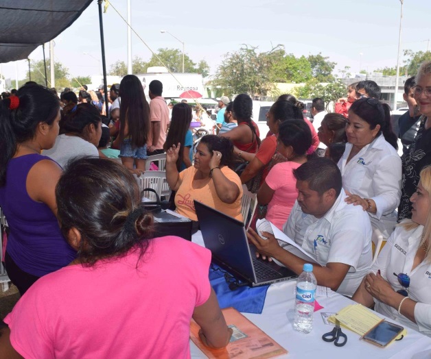 Aprovechan cercanía para afiliarse al Seguro Popular