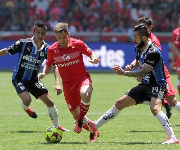 Sorprende Gallos Blancos 2-1 a Toluca en El Infierno