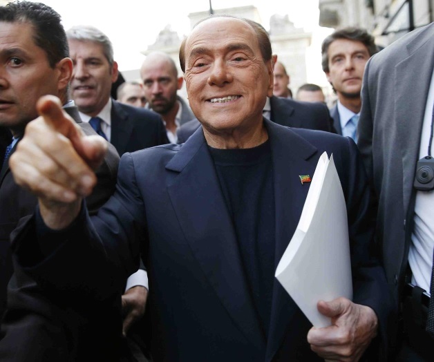Berlusconi recibe puntos en labio tras una caída