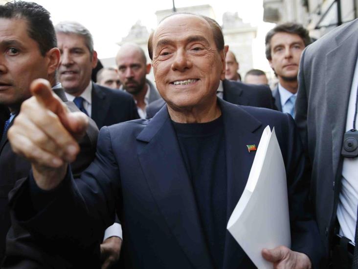 Berlusconi recibe puntos en labio tras una caída Berlusconi recibe puntos en labio tras una caída