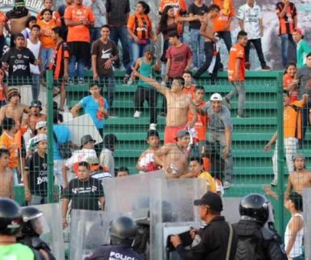 Detienen a 29 por disturbios en Jaguares vs Santos