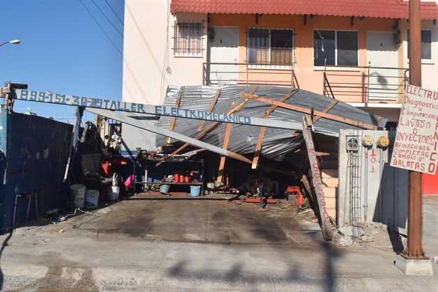 Balacera y persecución termina con un muerto en Bugambilias. Dos sujetos más logran huir Balacera y persecución termina con un muerto en Bugambilias. Dos sujetos más logran huir