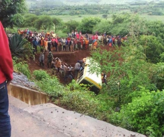 Mueren 29 alumnos de primaria en un accidente