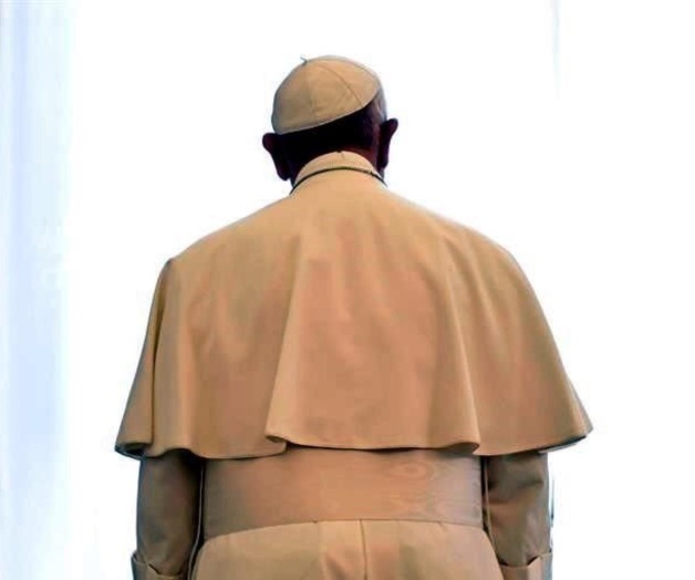 El Papa Francisco critica nombre de bomba de Estados Unidos