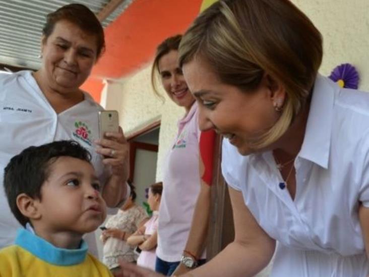 Continúan festejos alos niños de los CAICs Continúan festejos alos niños de los CAICs