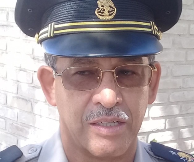 Canjean mujeres armas