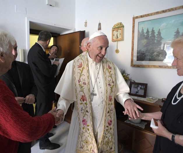 Bendice Papa Francisco casas en Roma Bendice Papa Francisco casas en Roma