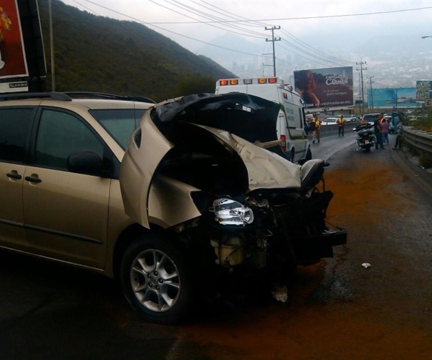 Chocan 14 autos en Bulevar Rogelio Cantú de Moneterrey Chocan 14 autos en Bulevar Rogelio Cantú de Moneterrey