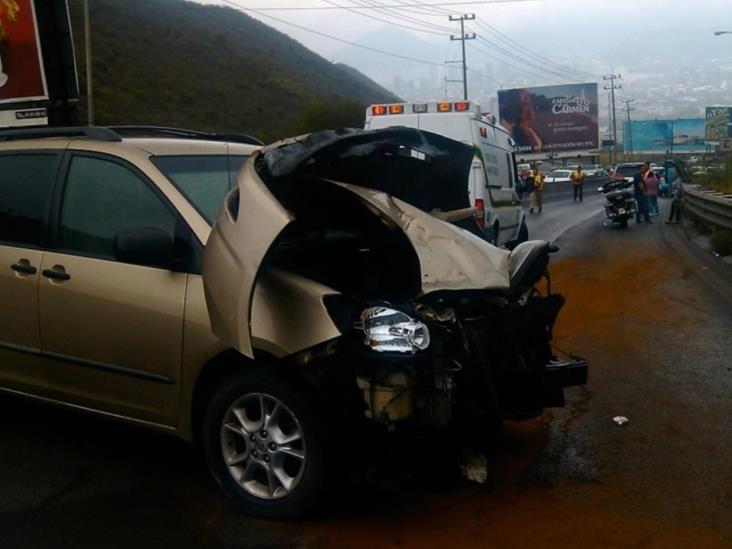 Chocan 14 autos en Bulevar Rogelio Cantú de Moneterrey Chocan 14 autos en Bulevar Rogelio Cantú de Moneterrey