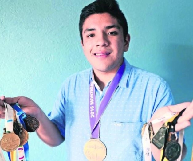 Víctor Reynoso gana con orina en ciencia