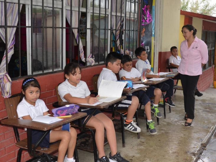 Sin luz pero dieron clases a los alumnos Sin luz pero dieron clases a los alumnos