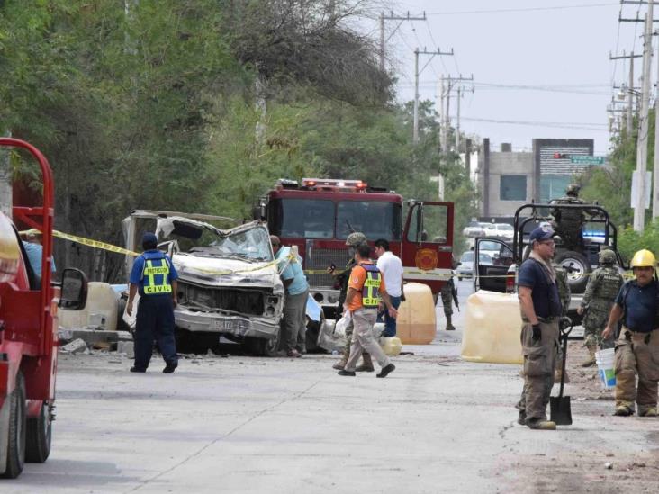 Vuelca camioneta cargada con ‘huachicol’; reportan un muerto. Acuden Bomberos para evitar tragedia Vuelca camioneta cargada con ‘huachicol’; reportan un muerto. Acuden Bomberos para evitar tragedia
