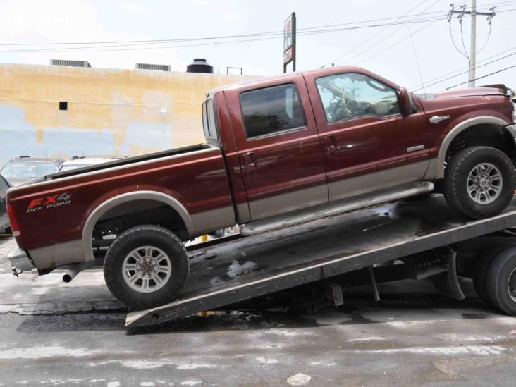 Hallan los Estatales camionetaabandonada robada en Texas Hallan los Estatales camionetaabandonada robada en Texas