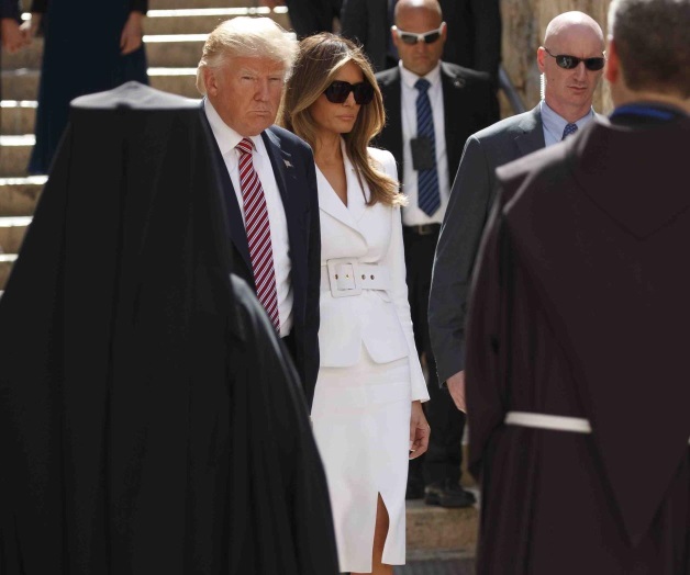 Melania rechaza la mano de Trump en Israel (VIDEO)