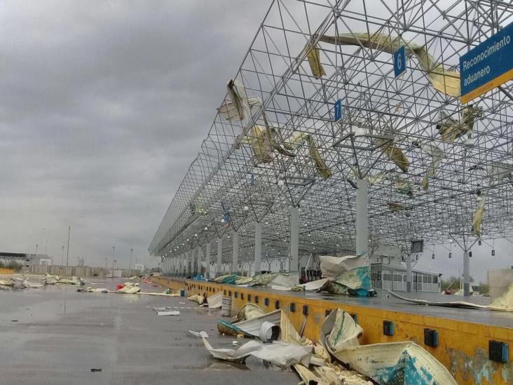 Tornado y apagones: frontera en tinieblas. Arrasa puente internacional en Nuevo Laredo Tornado y apagones: frontera en tinieblas. Arrasa puente internacional en Nuevo Laredo