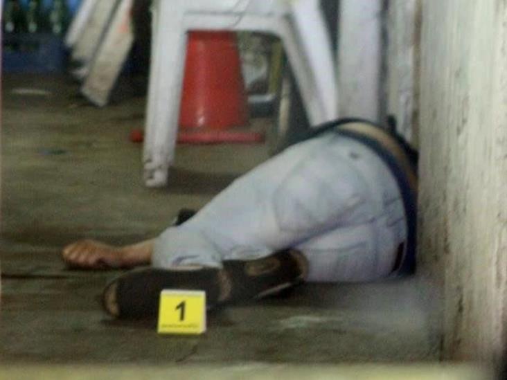 Hombres armados ejecutan a empleado de taquería en Neza Hombres armados ejecutan a empleado de taquería en Neza