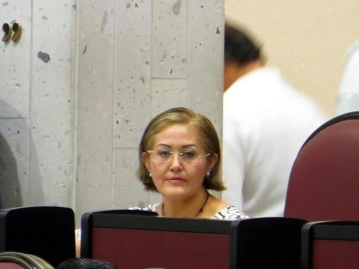 Reaparece Eva Cadena en Congreso de Veracruz Reaparece Eva Cadena en Congreso de Veracruz