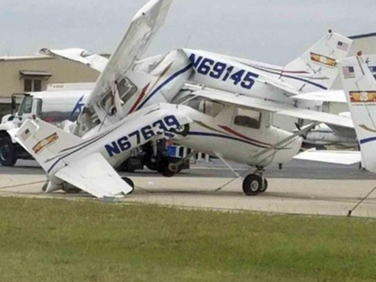 Tormenta causa estragos en aeropuerto de Texas Tormenta causa estragos en aeropuerto de Texas