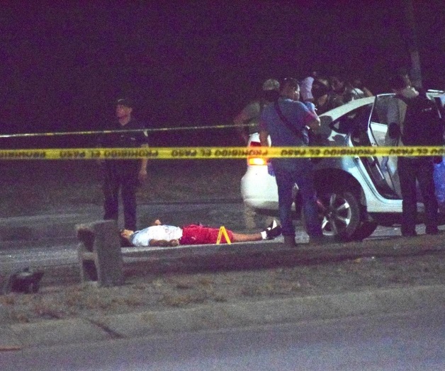 Abate a dos pistoleros la Policía Investigadora. Se estrellan contra poste de anuncio