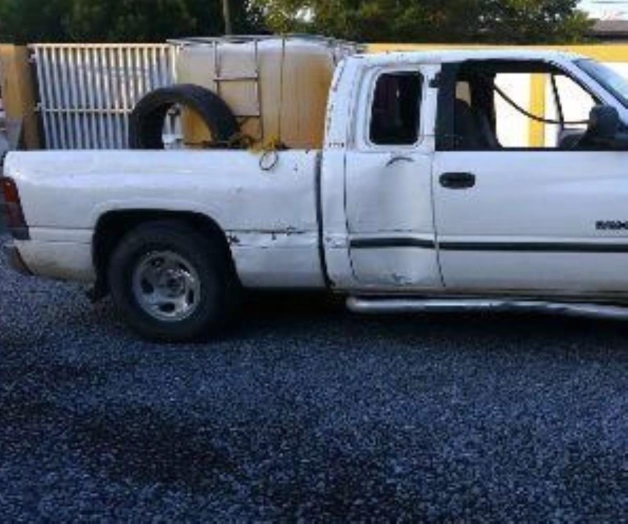 Hidrocarburo se localizó en dos camionetas abandonadas Hidrocarburo se localizó en dos camionetas abandonadas
