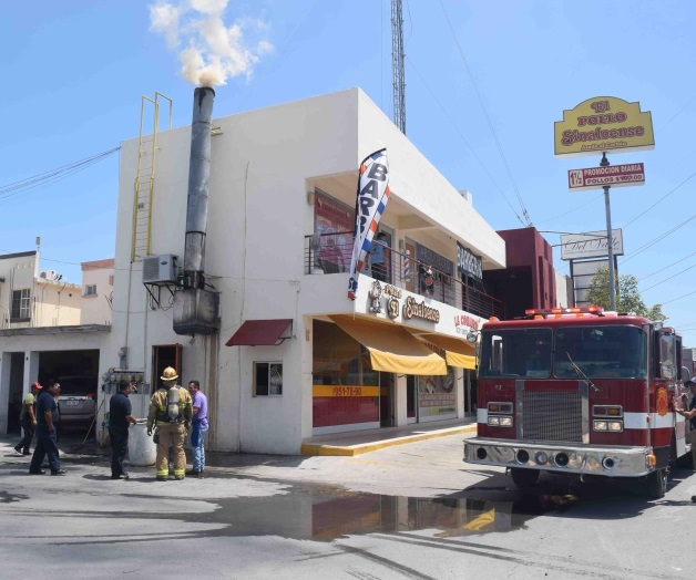 Se pasó de tueste el pollo;conato de fuego en negocio