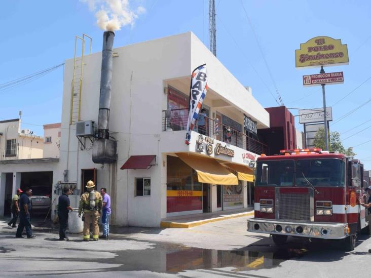 Se pasó de tueste el pollo;conato de fuego en negocio Se pasó de tueste el pollo;conato de fuego en negocio